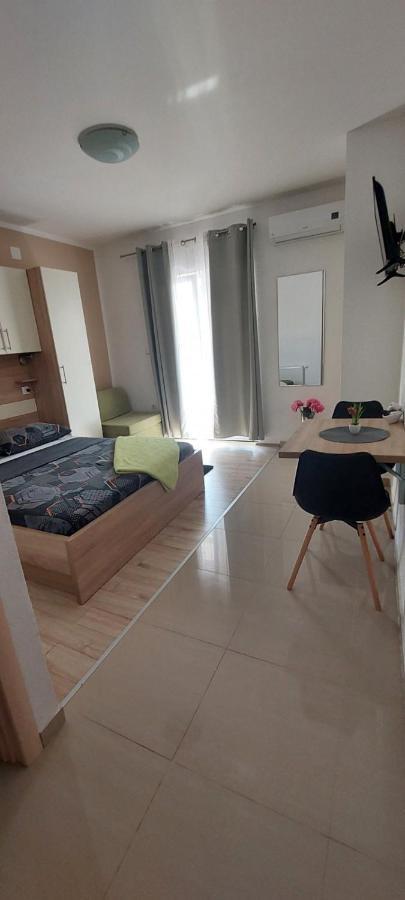 Apartments Stipe Biograd Na Moru Esterno foto